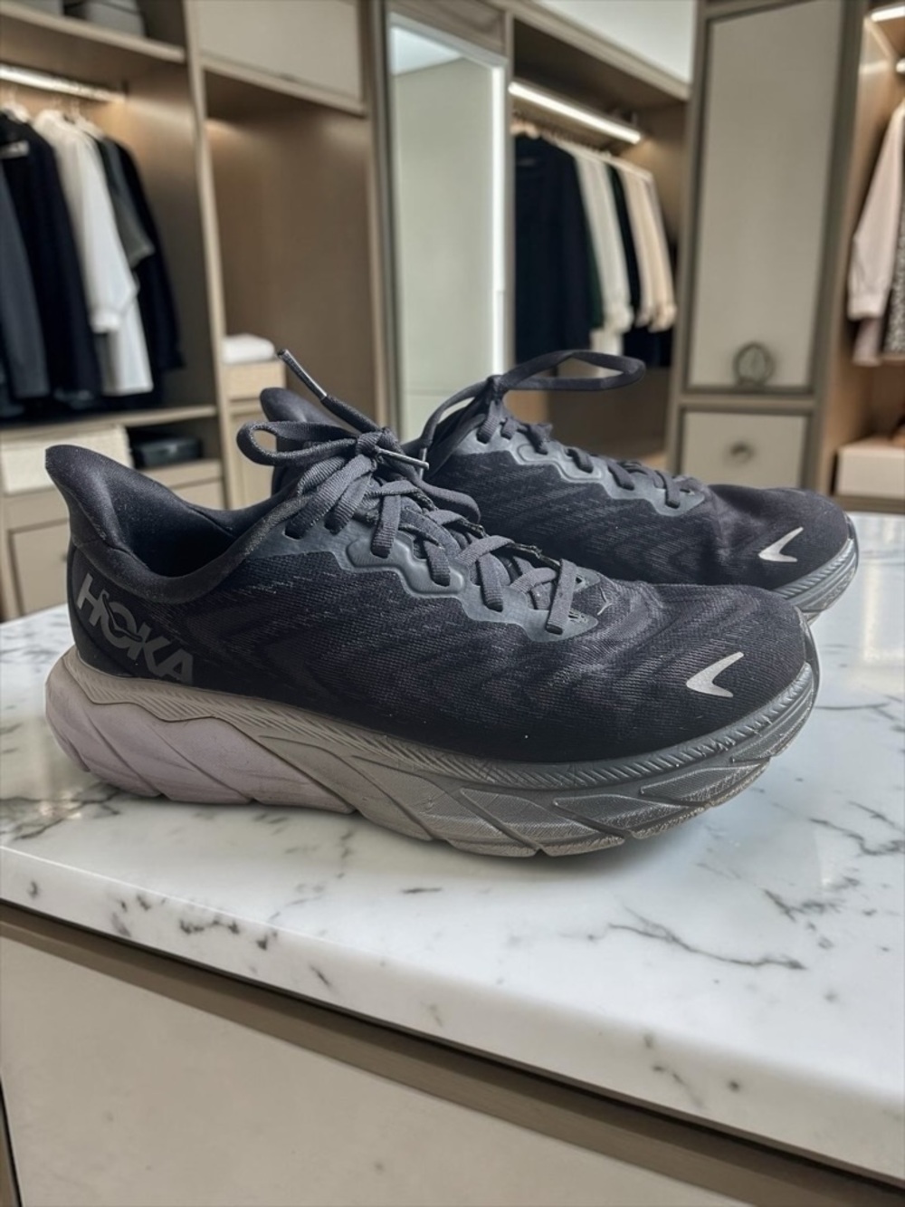 Hoka One One Arahi 6 Black Running Shoes women size 7.5